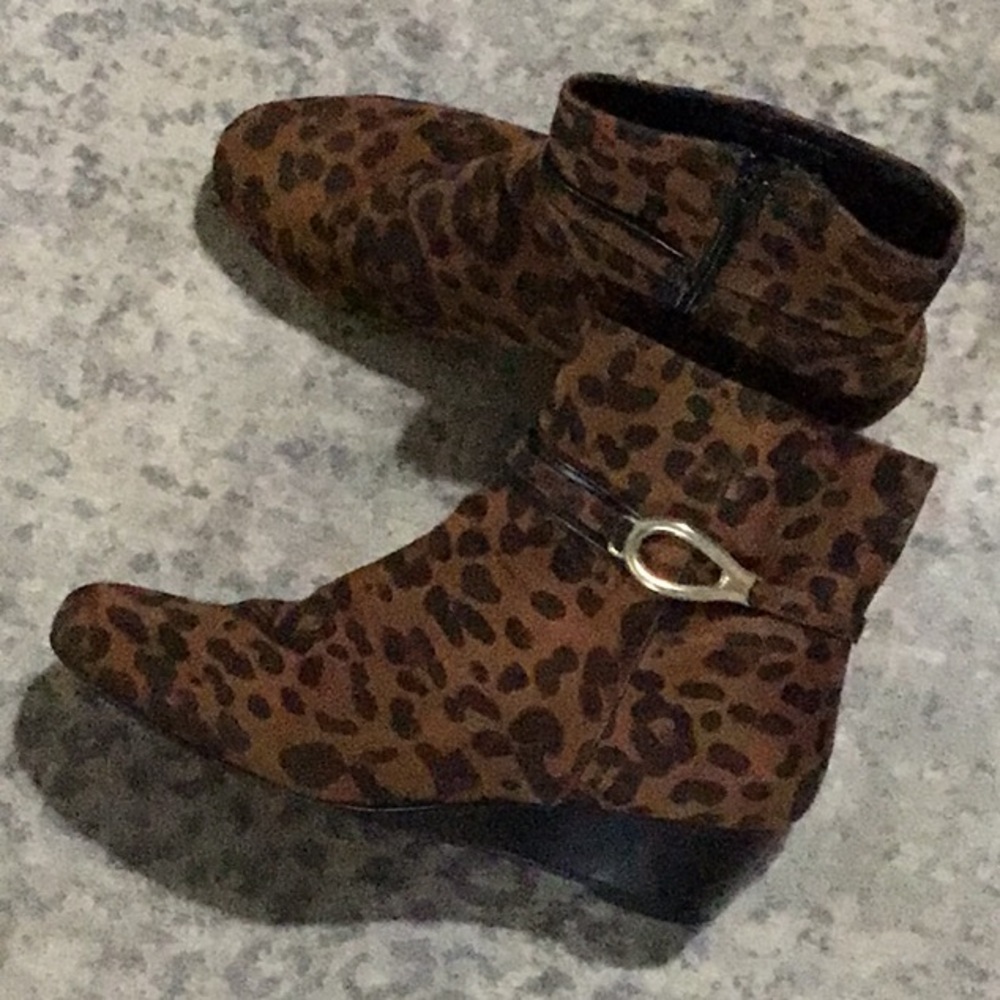 Impo Leopard Print Ankle Boots - Picture 2 of 2